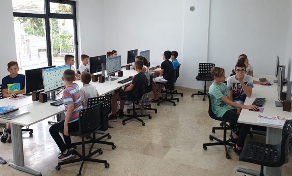 U Ljubuškom je započeo STEAM ljetni kamp za djecu